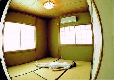 Lying in the middle of a Japanese-style room. White costume.