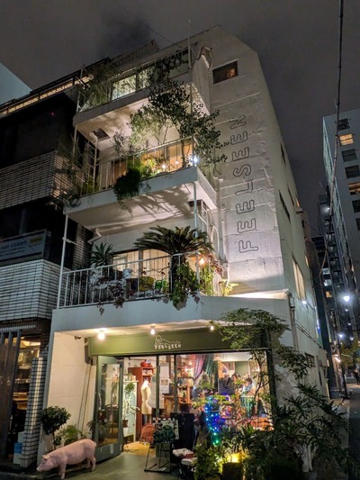 会場フィールシーンの建物外観