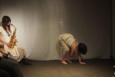 The reed leaves the mouth; a quiet moment, a three-point stance